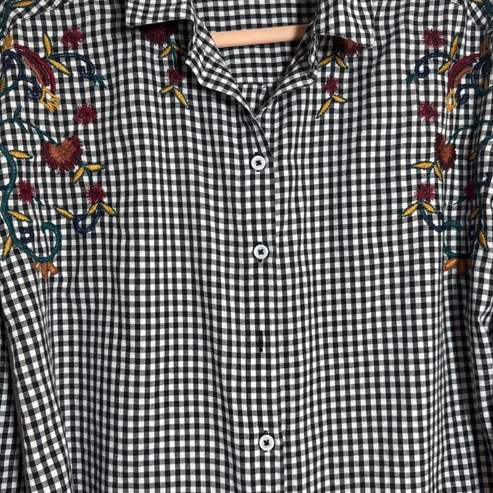 BeachLunchLounge Gingham Button Down With Floral Embroidery - Picture 6 of 6